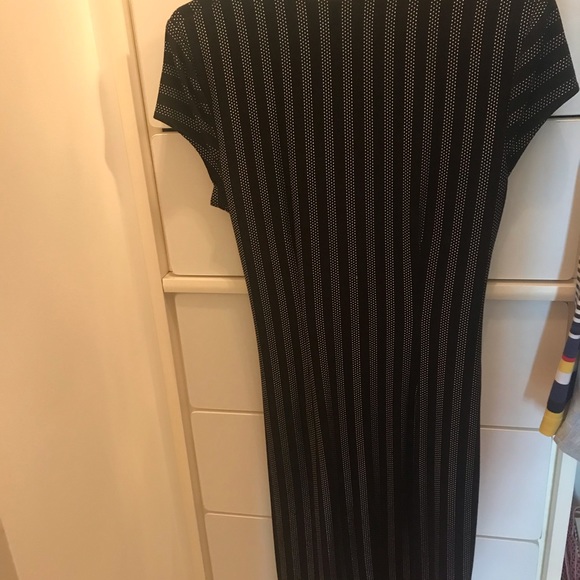 Cache Wrap Dress - Picture 2 of 5